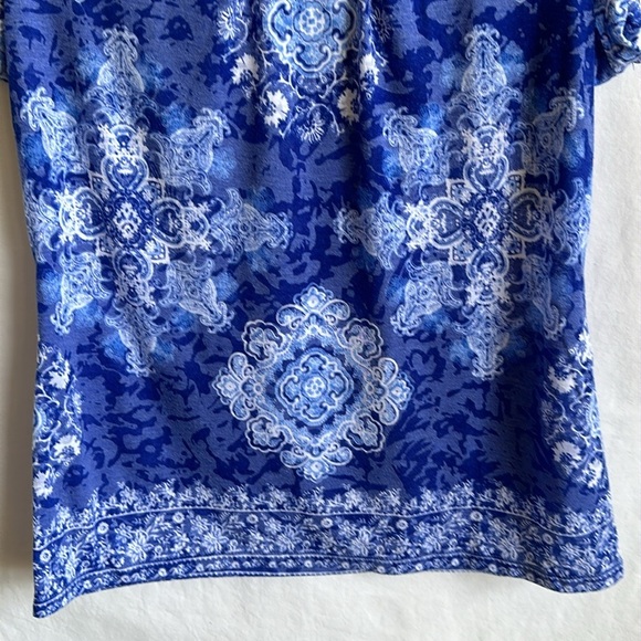INC International Concepts blue and white print cutout top, size L - Picture 3 of 7
